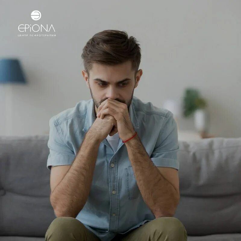 кристиан бейл брюс уэйн 2005. Begin man. спортивный парень в маске. брюс уэйн кристиан бейл. рэйф файнс 2021.