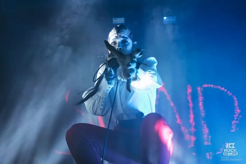 Skynd tyler. Skynd вокалистка. skynd группа солистка. skynd певица без грима.