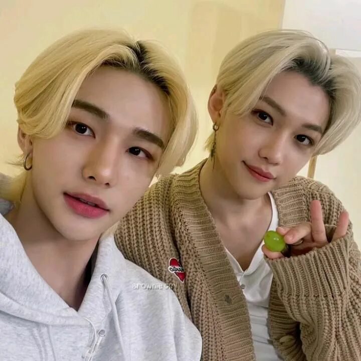 Хенликсы милые моменты. Хёнликсы шипп. Хенджин stray kids 2022. Хёнликсы 2020. Хёнликсы милые.