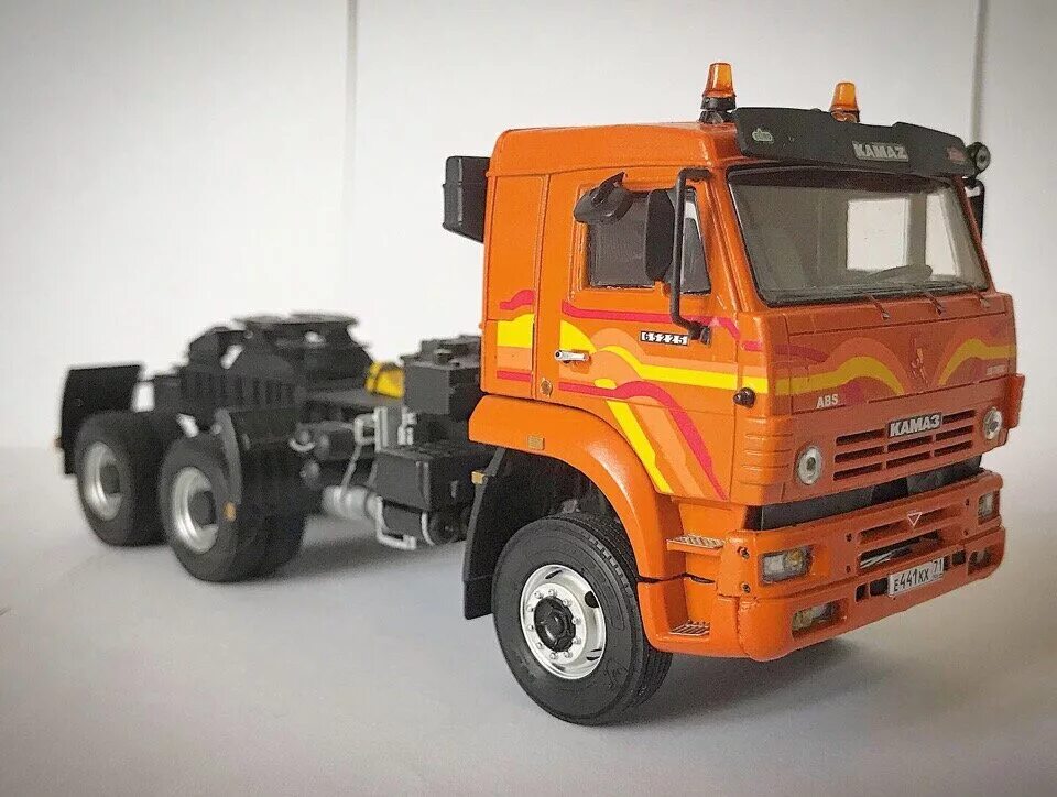 Авд модель камаз. Камаз 65225 1 43. камаз 1/43 avd. камаз 65225 avd models. седельный тягач камаз 65225-43.