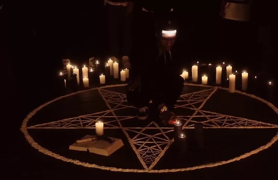 Группа batushka сатанисты. Satanic ritual. Жертвоприношение фэнтези. Satanic ritual. Картины сатанистов ирана.