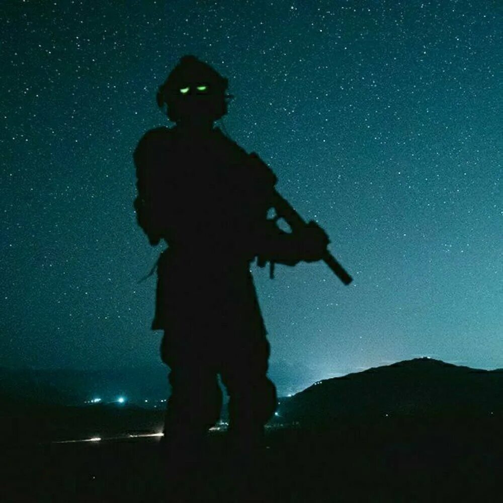 Армия фонка. Солдат ночью. Спецназ ночью. Спецназ в темноте. Солдат в темноте.