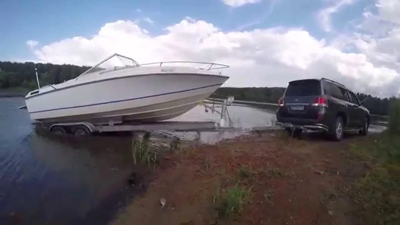 Слип для катера. Слип для катера. Слип для лодки. Тележка для спуска лодки на воду. Спускать катера.