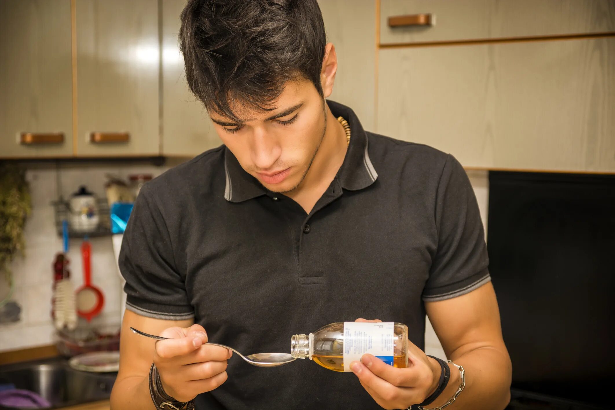 Мужчина пьет лекарство. A man taking Medicine. Парень привез лекарства фото. Мальчик пьет лекарство.