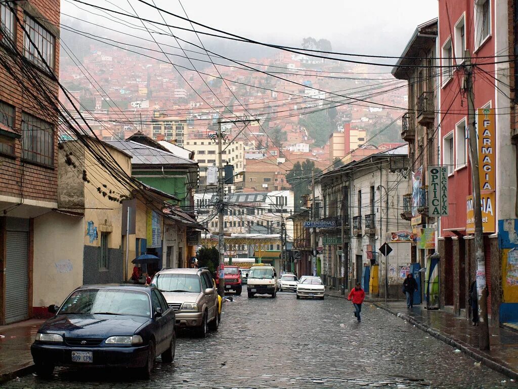 Город ла пас Боливия. Ла-пас Боливия улицы. Ла-пас Боливия Главная улица. Самая Высокогорная в мире столица: ла-пас. Погода в лапасе