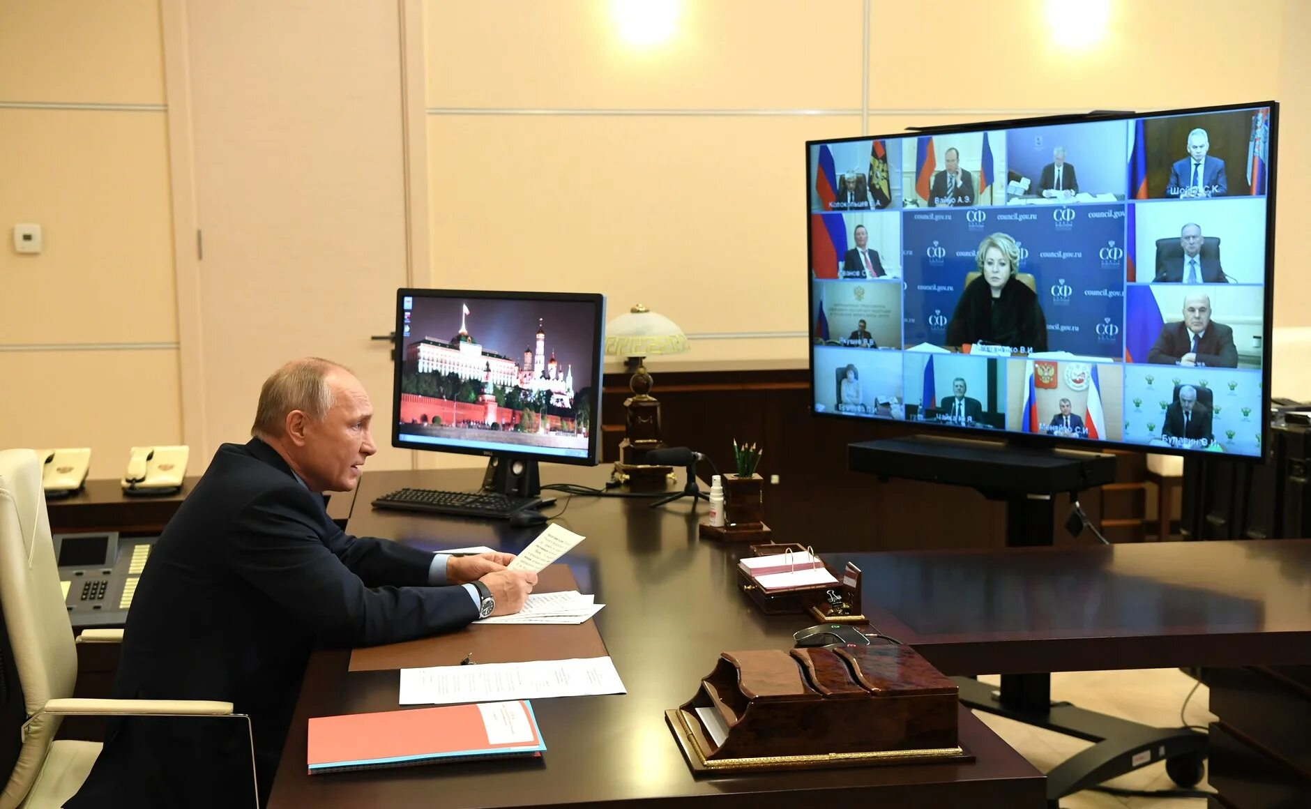 Новостные всей россии. Видеоконференции. Совещание Путина на Совете безопасности Российской Федерации.