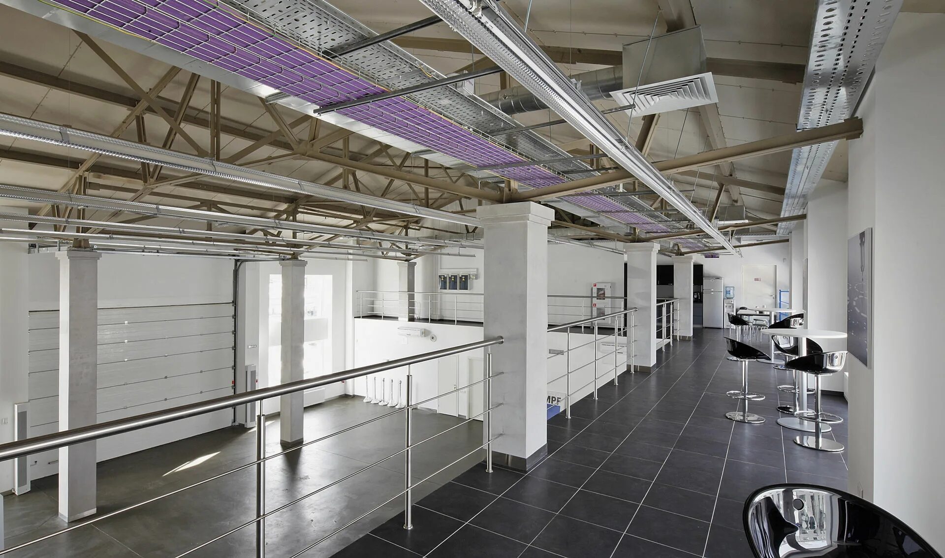 красивый офис строительной компании. дизайн офиса строительной компании. офис в стиле функционализм. офис маленькой строительной компании. красивый офис строительной компании.