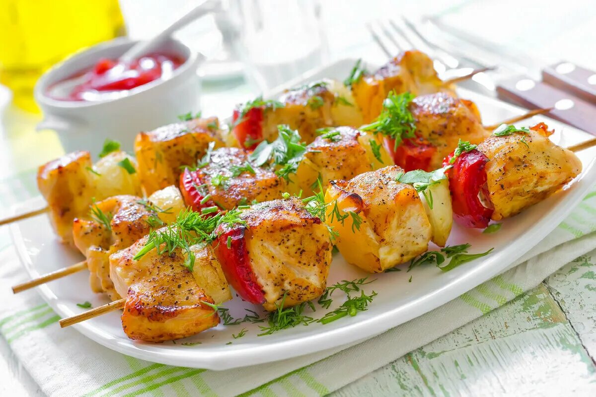 Шашлык из сыра. Шашлык куриный. шашлычок куриный с овощами. куриный шашлык с овощами. шашлык из филе курицы.