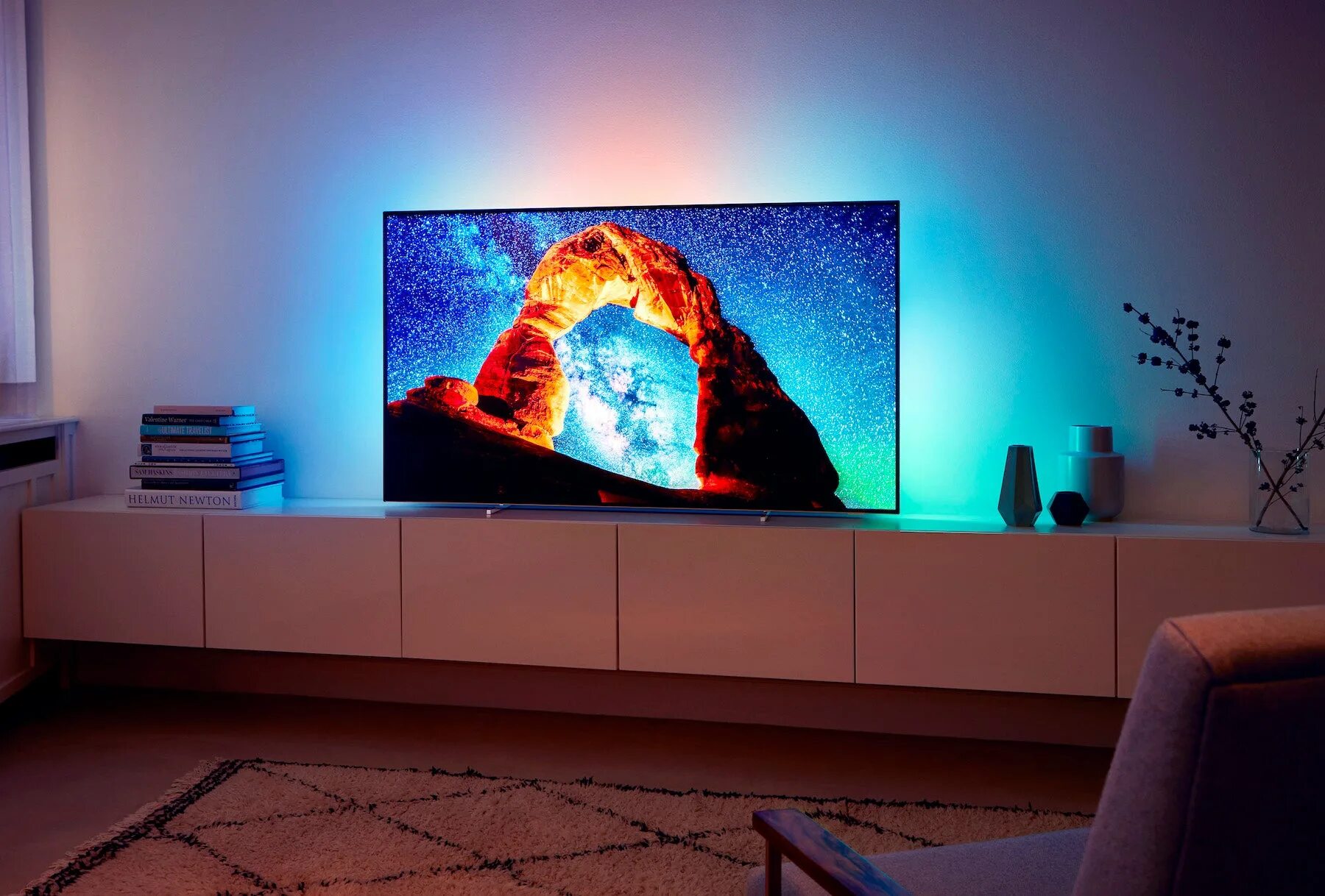 Телевизор Филипс 32 с подсветкой эмбилайт. Филипс эмбилайт 55. Philips 65oled705. Телевизор Philips с подсветкой Ambilight. Филипс амбилайт