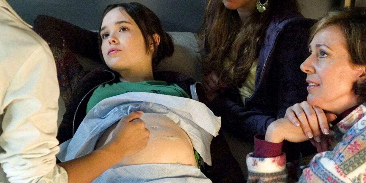 Студентка беременна. Девочка рожает в школе. Девочка рожает в школе. Девочка рожает в школе. Беременные женщины рожают.