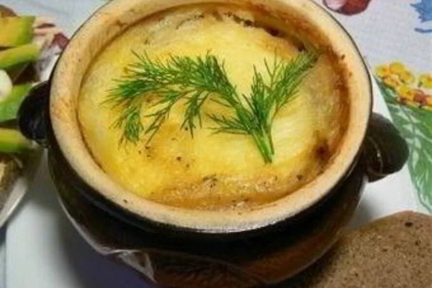 Картофельная бабка в горшочке. Бабка картофельная в духовке в горшочке. Мясо в горшочках с сыром. Бабка картофельная в духовке в горшочке. Бабка картофельная в духовке в горшочке.