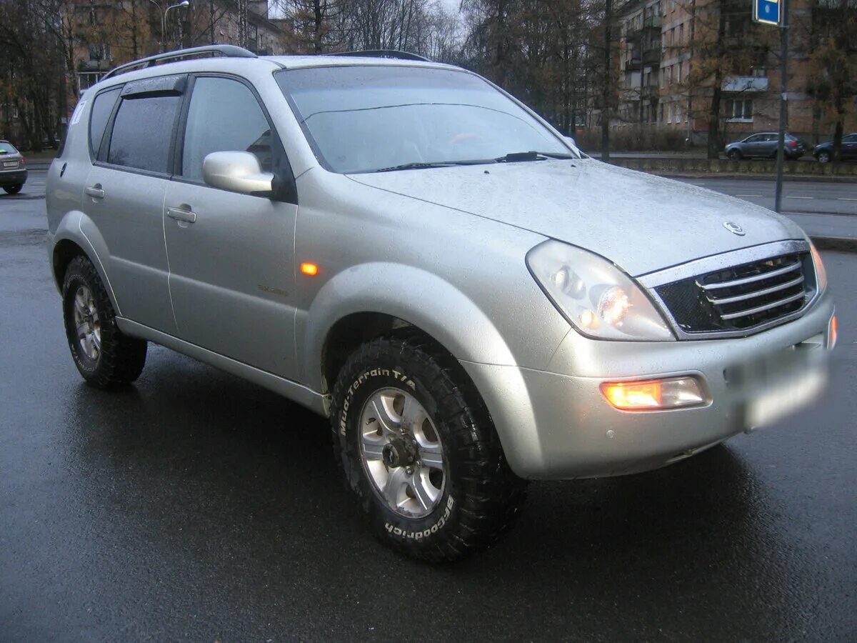 Санг енг рекстон бензин. ССАНГЙОНГ Рекстон 2003. Саньенг Рекстон 2003. SSANGYONG Rexton 2 2003. Серебристый саньенг Рекстон.