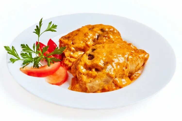 голубцы в капустных листьях. пюре с голубцами. голубцы. голубцы фаршированные. голубцы на тарелке.