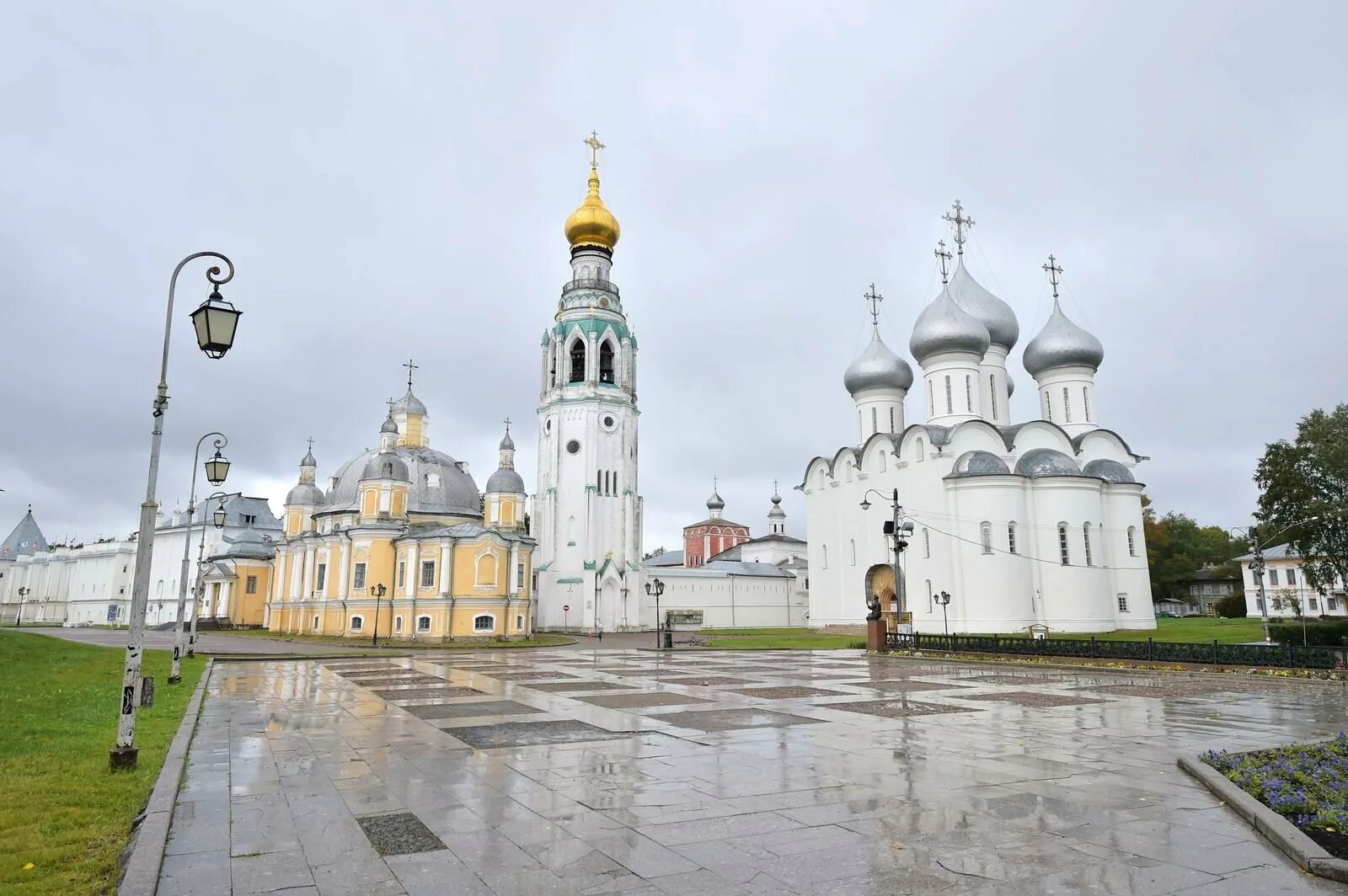 Г вологда какая. Софийский собор вологда. софийский собор вологодского кремля. площадь софийского собора вологда. достопримечательности вологды софийский собор.