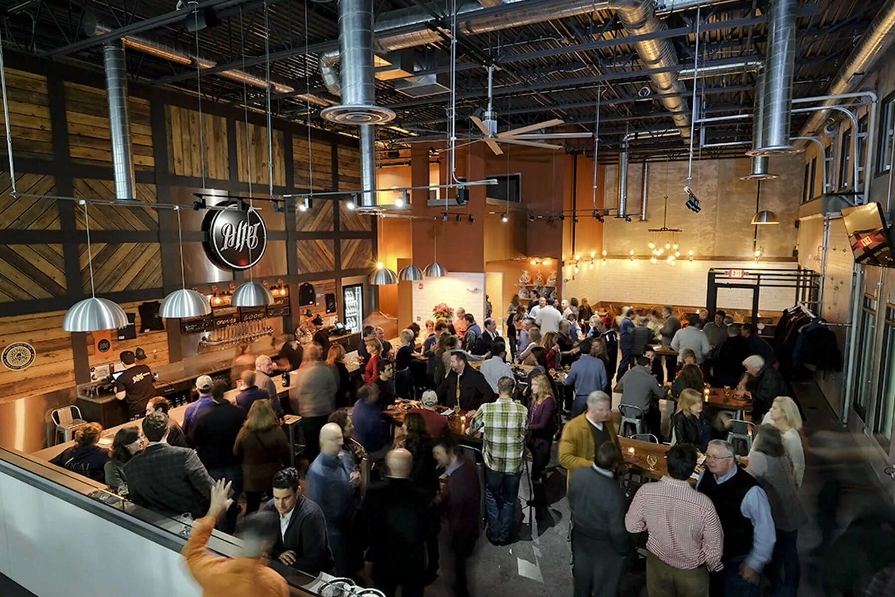 Тапрум спб. Бар бровар минск. Лайн бар. Brew barrel taproom ул. Тапрум оренбург.