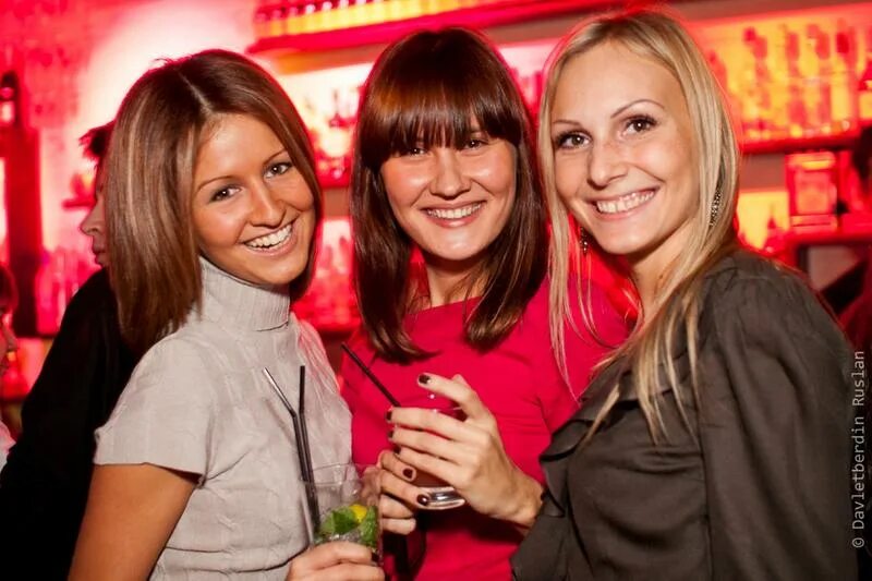 Trip pre party. Чем занять гостей на вечеринке. Барфлай уфа. Ибица саммер пати. Trip pre party.