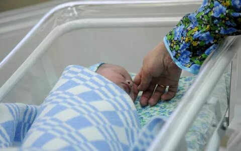 Женщина отказалась от новорожденных мальчиков