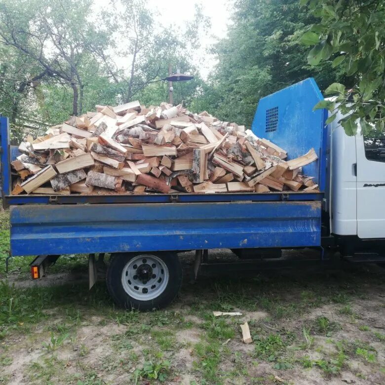 Дрова калуга. Березовые дрова камаз. Газель дрова колотые укладка. Дрова берёзовые в газели. Куча дров.