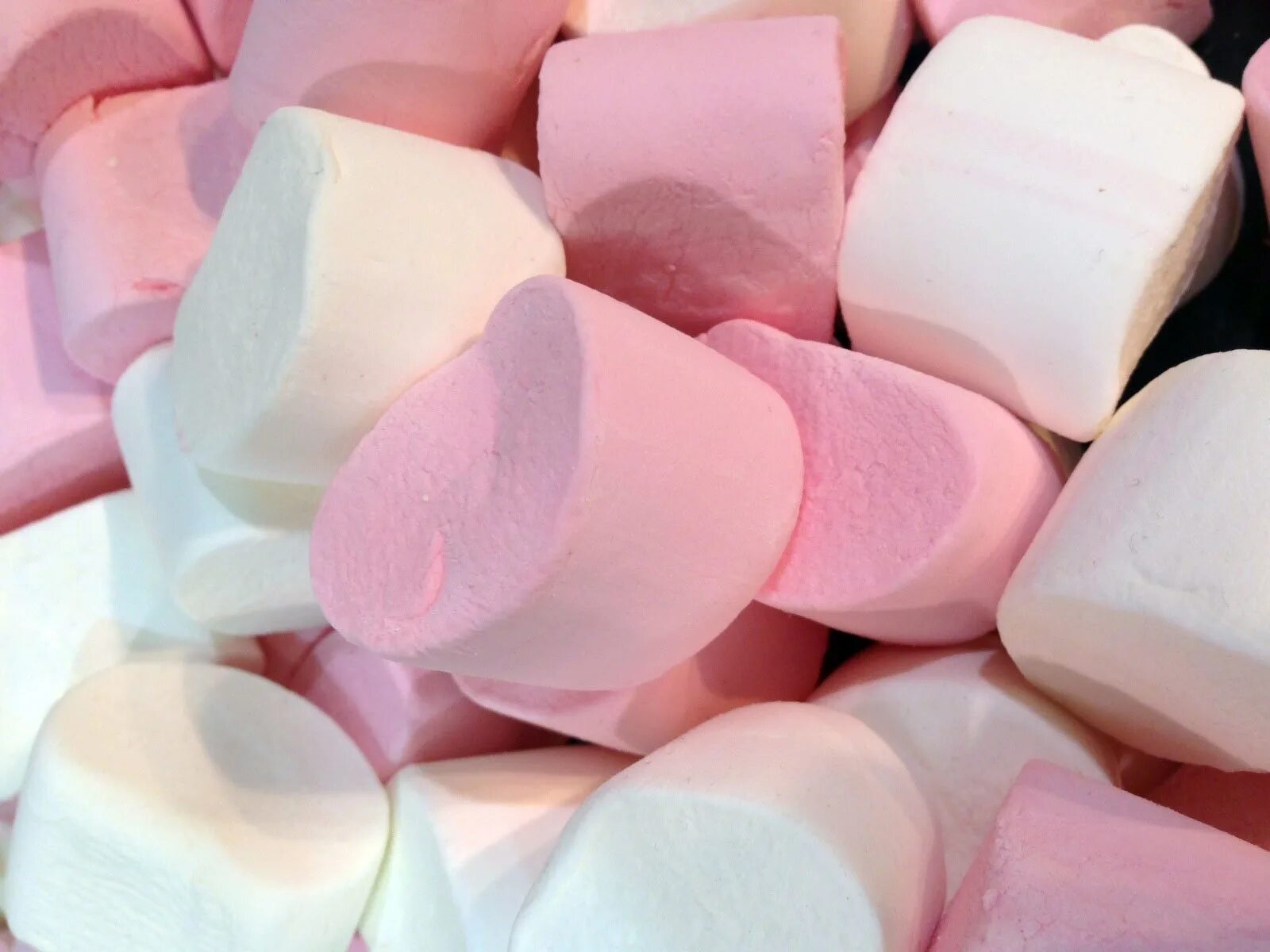маршмеллоу разноцветное. жевательный зефир маршмеллоу. зефирки маршмеллоу. картинки маршмеллоу. маршмеллоу желтый.