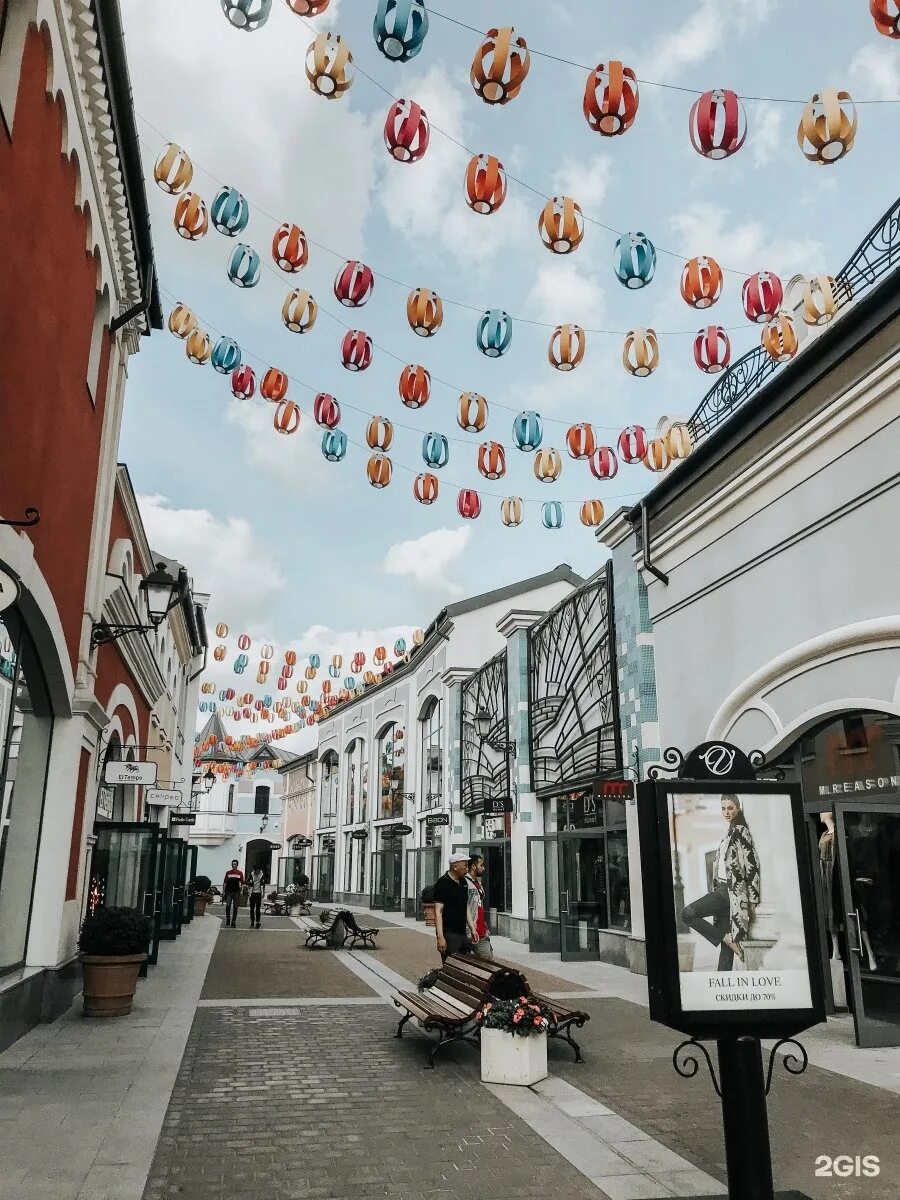 Outlet village котельники. Аутлет Вилладж белая дача. Outlet Village белая дача Новорязанское шоссе 8. ТЦ аутлет Вилладж белая дача. Белая дача Москва Котельники.