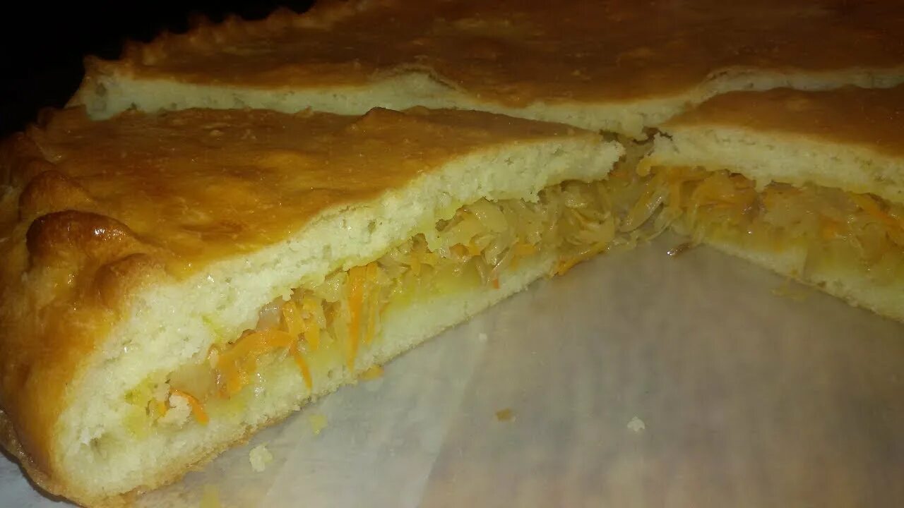 Рецепт пирога с квашеной. Пирог с капустой. дрожжевой пирог с капустой. пирог с квашеной капустой. пирог с капустой в духовке.