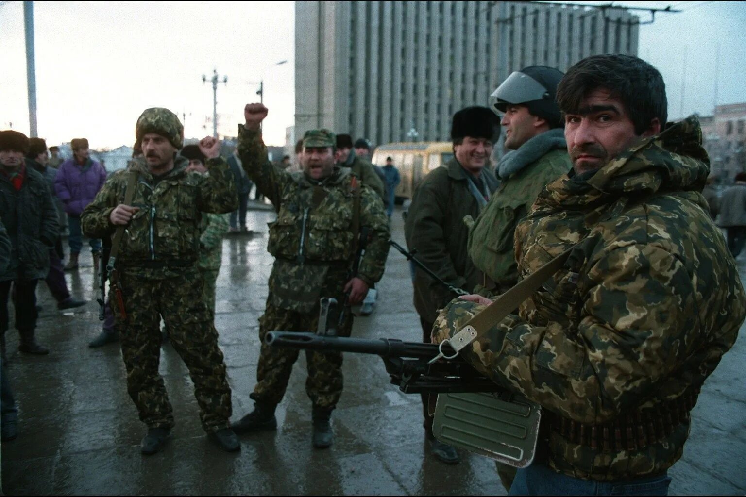 Чечня 1994 Грозный чеченцы. Чечня 1994 боевики Чечни. Чечня 1994 год русские солдаты.