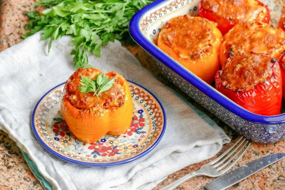 Перец фаршированный мясом в духовке. Спар перец фаршированный. Перец фаршированный 7. Перец сладкий фаршированный. Перец фаршированный.