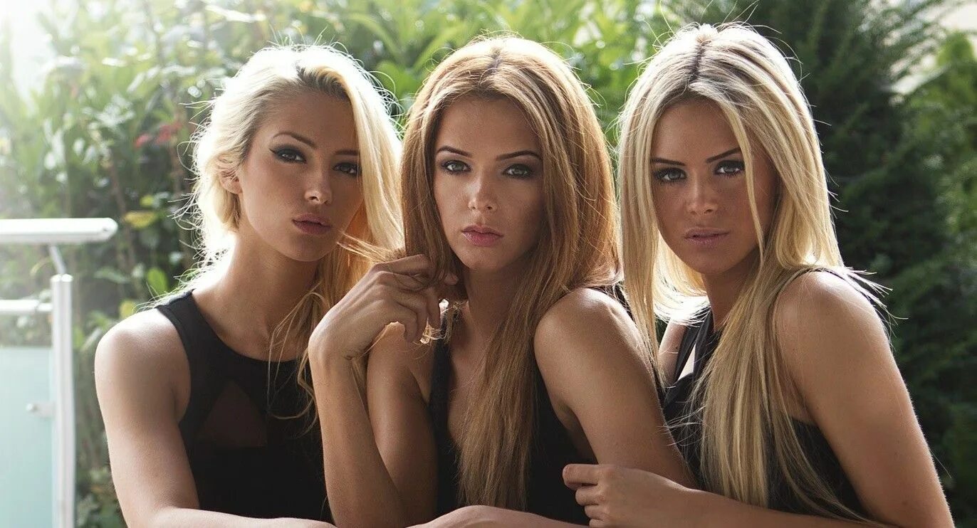 Diana Retegan с сестра. Три красивые девушки. Три блондинки.