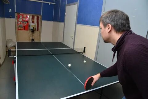 Робот теннис