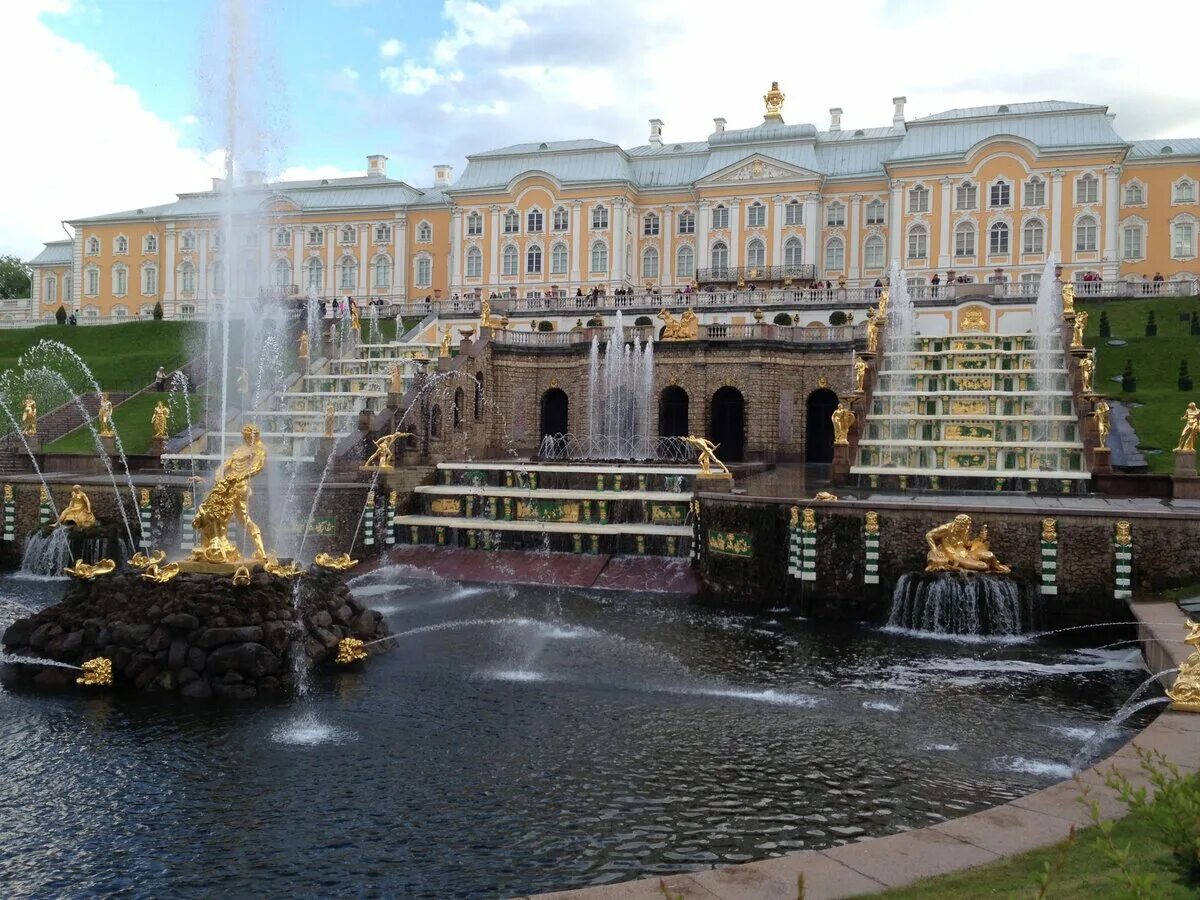 Куда можно сходить в питере летом