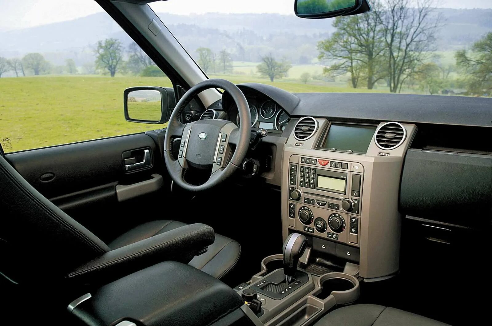 Land Rover Discovery 3 2009. Land Rover Discovery 4 Interior. Land Rover Discovery III 2009 салон. Ленд Ровер Дискавери 3 салон. Дискавери 3 салон