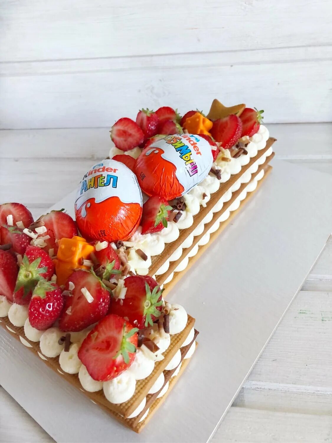 Торт цифры из медовых коржей с кремом чиз. Торт цифра с кремом чиз. Торт цифра с кремом чиз. Тортик из медовых коржей. Торт цифра медовые коржи.