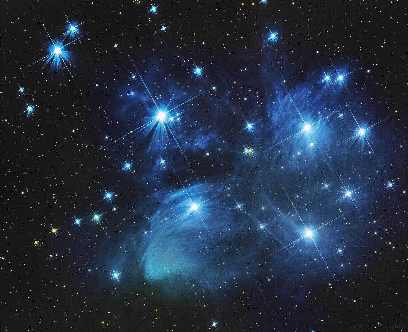 Звездное скопление в созвездии. М45 Плеяды. Рассеянное Звёздное скопление Плеяды (m 45). Созвездие Плеяд Созвездие Плеяды. Рассеянное звездное скопление Плеяды м45.