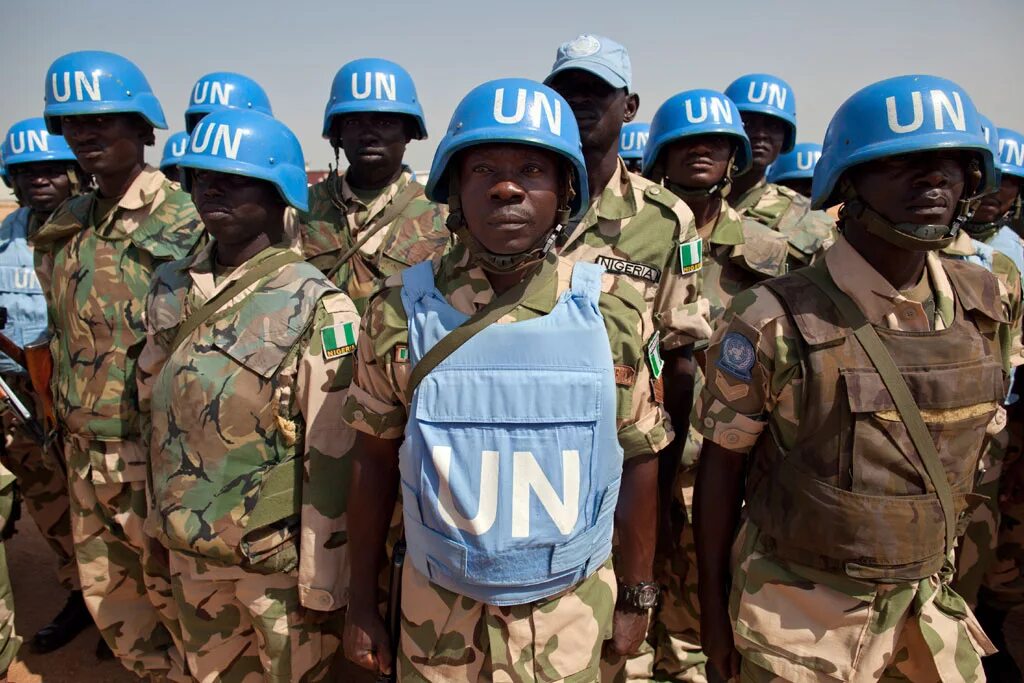 Миротворческие силы ООН. Миротворцы ООН В Либерии 2003. Миротворческая армия ООН. Шлем Миротворца ООН.