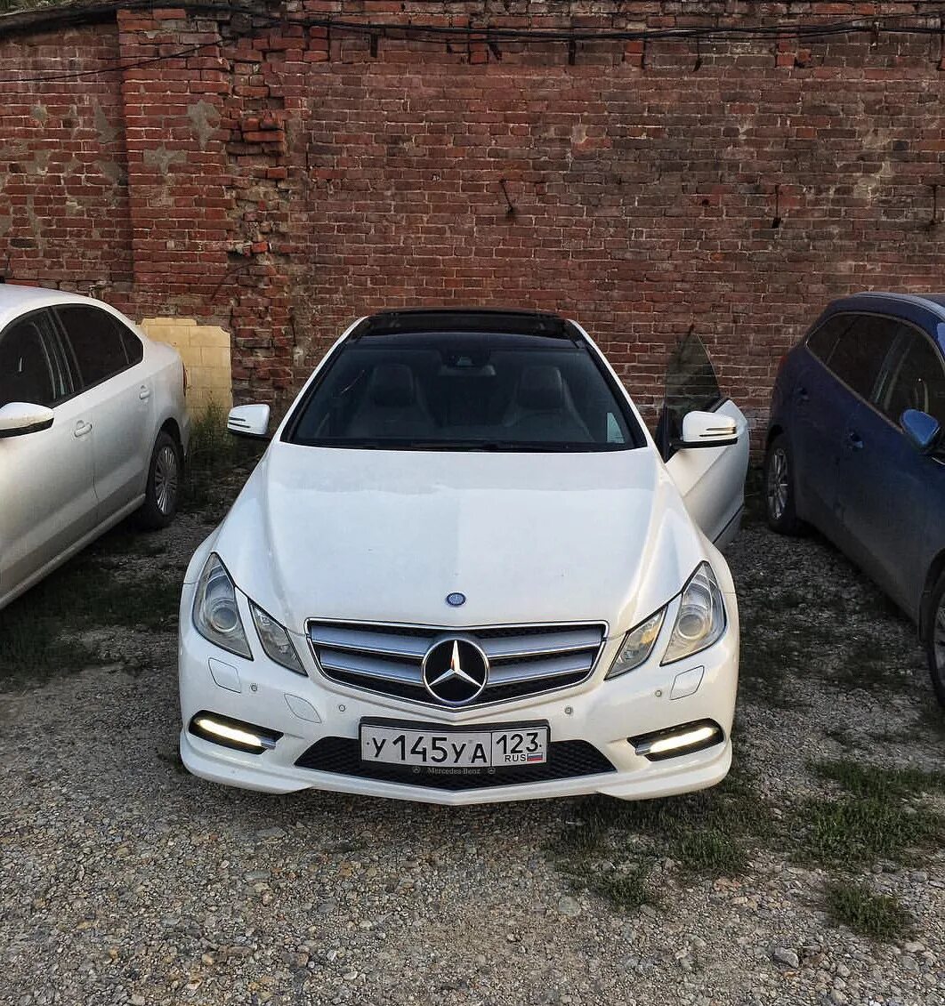 Mercedes c207 r21. Мерседес с класс 4 фары. Мерседес е200 с207. Мерседес а 160. Мерседес краснодарском крае пробегом