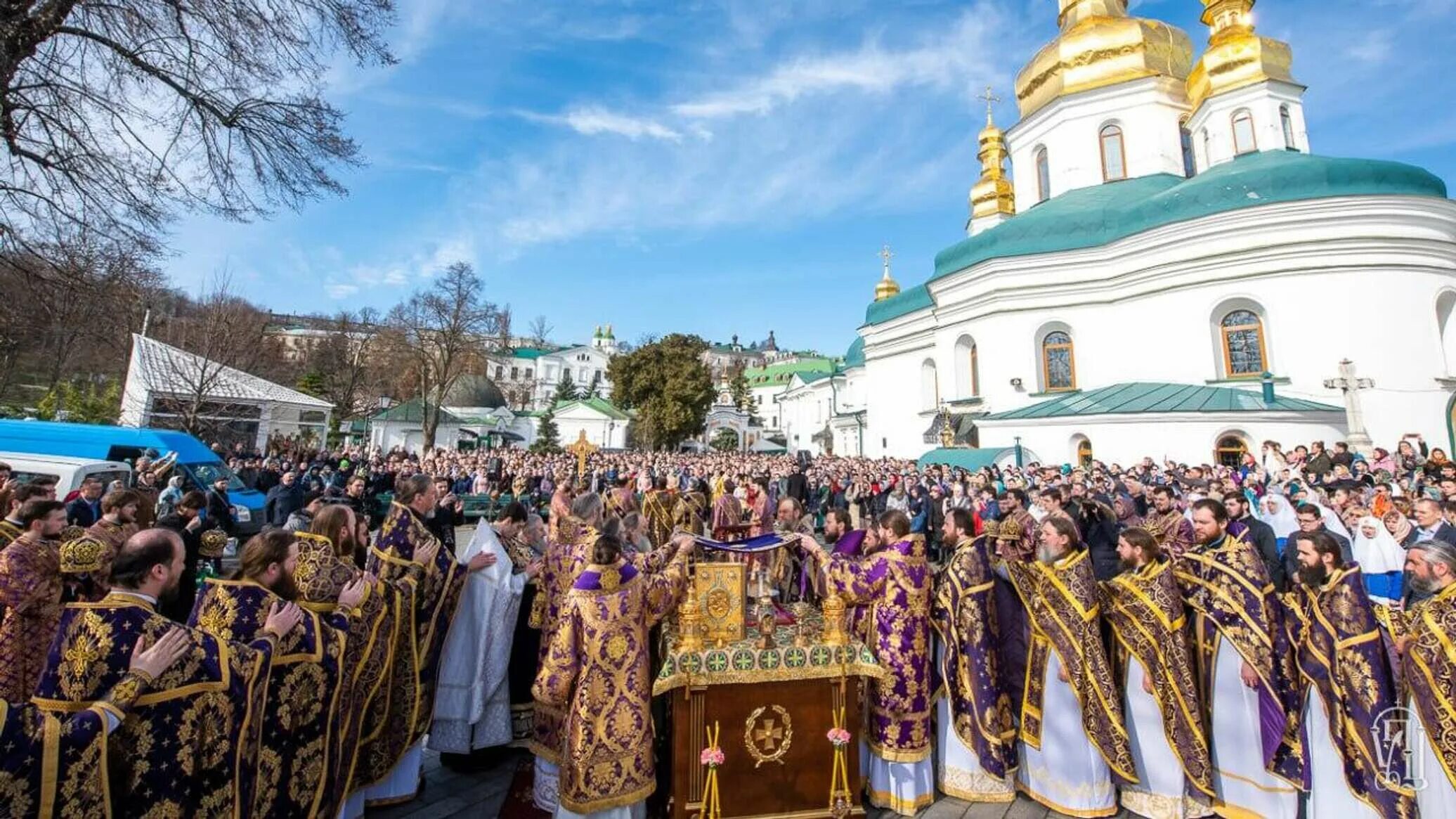 Украина приходы. Киевапечорская лавча. Киево-Печерская Лавра. Киевская Лавра УПЦ. Святая Успения Киево Печерская Лавра.