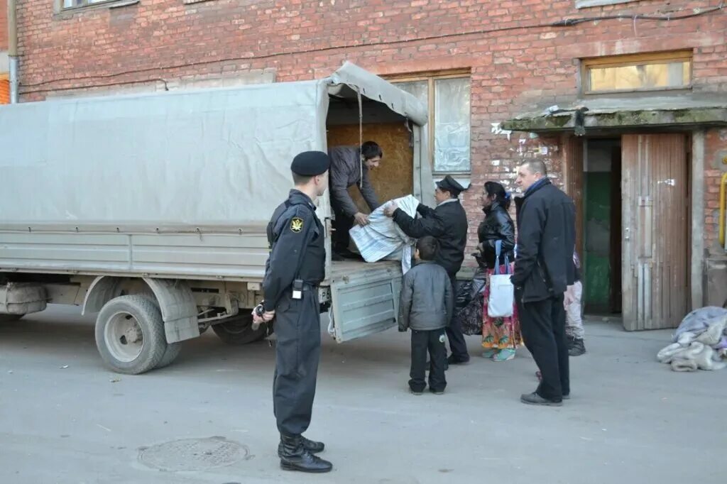 Выселили бывших собственников