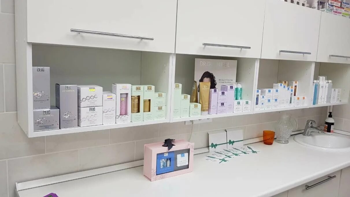 Азелаиновый пилинг gigi. Фирмы косметики для косметологов. Профессиональный магазин косметолога. Профессиональная косметика salon. Elamaris косметика.