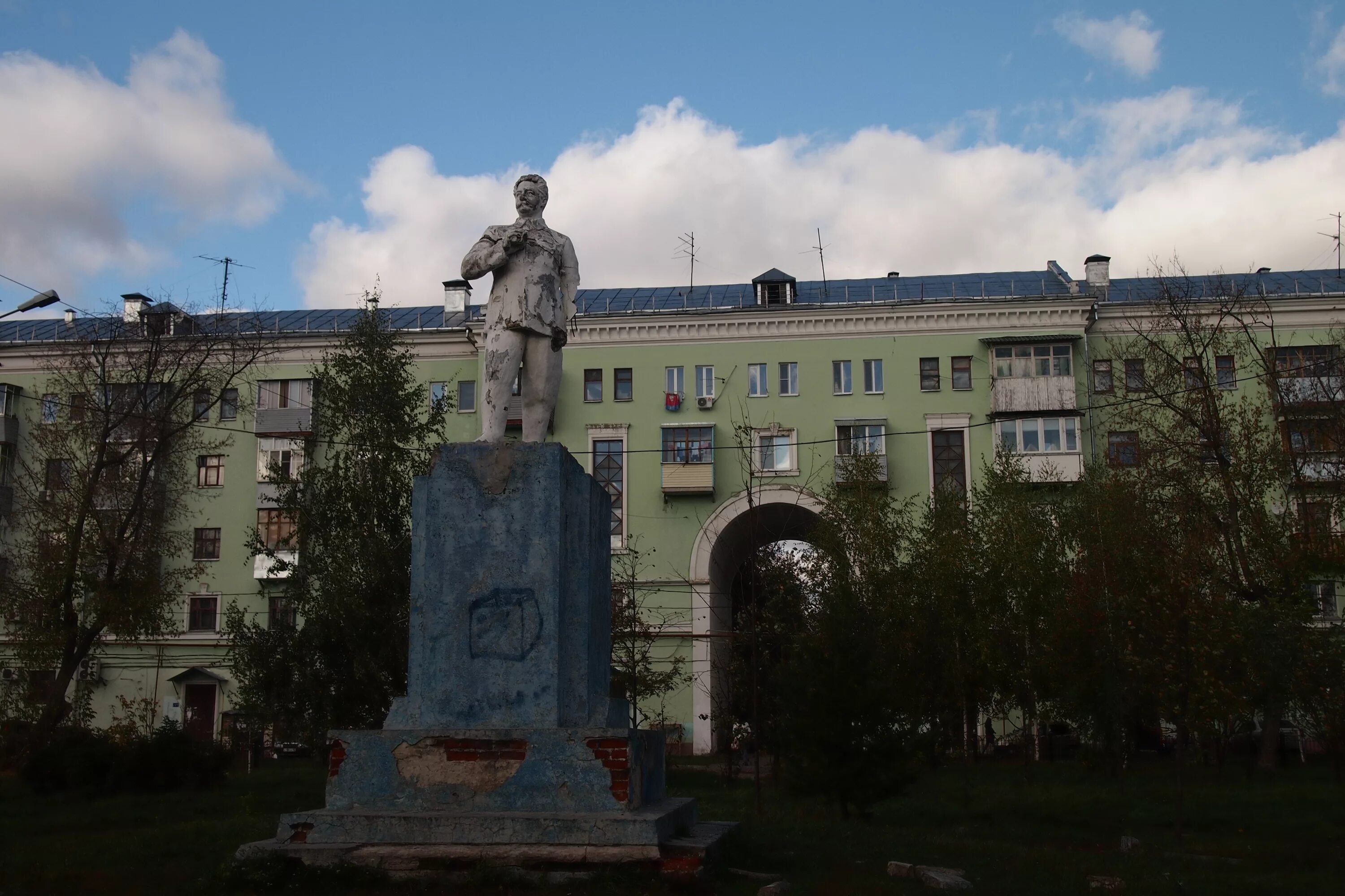 Орджоникидзе курск. Сквер Белинского Казань. Памятник Орджоникидзе в Казани. Сквер Орджоникидзе. Сквер Серго Орджоникидзе Уфа.