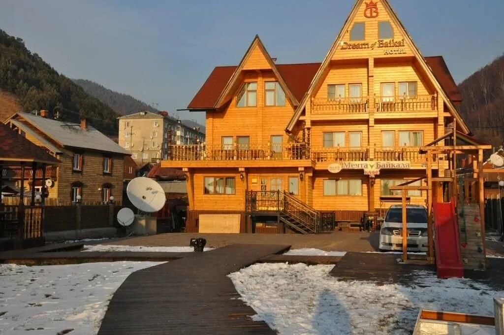Отель байкал листвянка. Гостиница листвянка иркутская. Мечта байкала листвянка. Гостиницы в листвянке на байкале. Гостевой дом гавань листвянка.