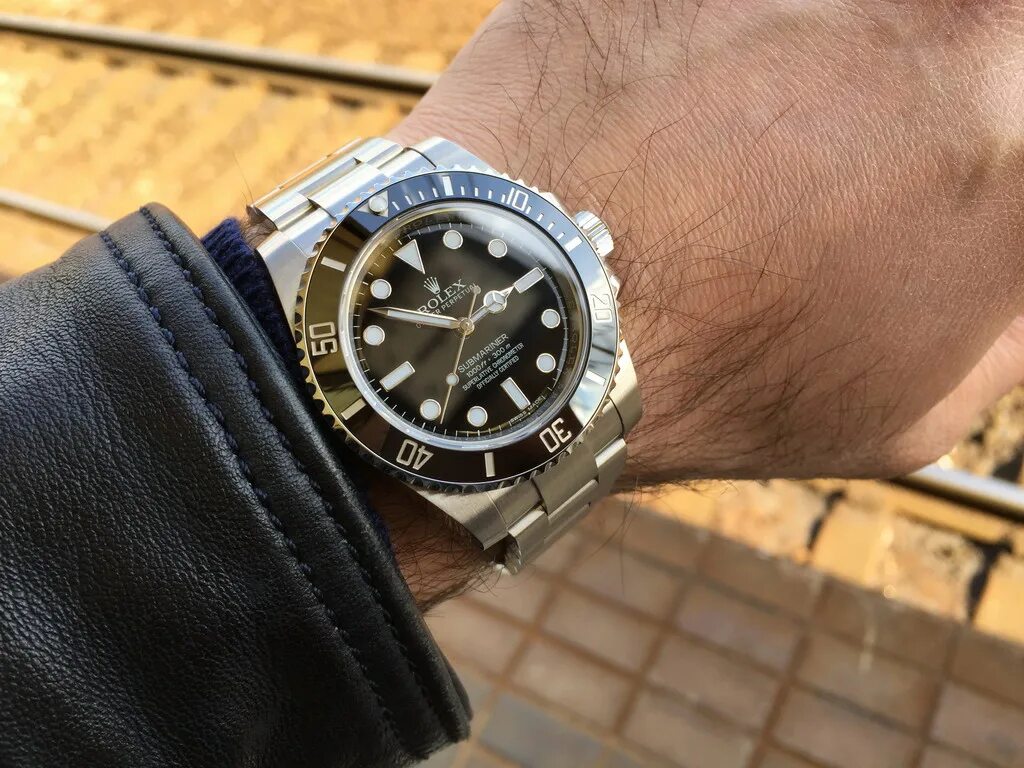 S watch ru. Знаменитости в Rolex Submariner. Rolex dx1006. Rolex TN 1792 DKX. Часы ролекс на запястье 17 см.