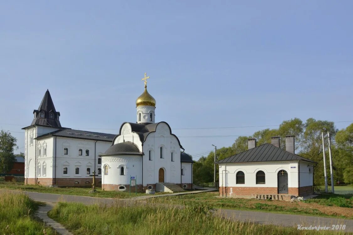 Храм белые столбы. Храм иоанна кронштадтского в белых столбах. Столбы в храме. Храм иоанна кронштадтского домодедово. Храм иоанна кронштадтского в белых столбах.