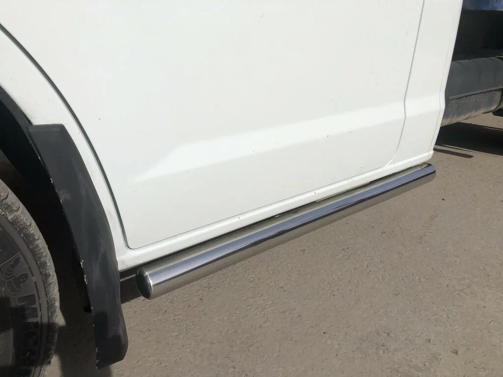 Защита порогов газель некст нержавейка. Пороги на газель некст. Пороги на газель фермер. Задняя подножка газель некст фермер. Пластиковые накладки на газель 3302.