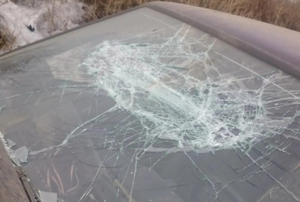 Разбитое лобовое Hyundai Tucson. Разбитое лобовое ВАЗ 2109. Разбитое лобовое стекло ЗИЛ 131. Треснутое лобовое.
