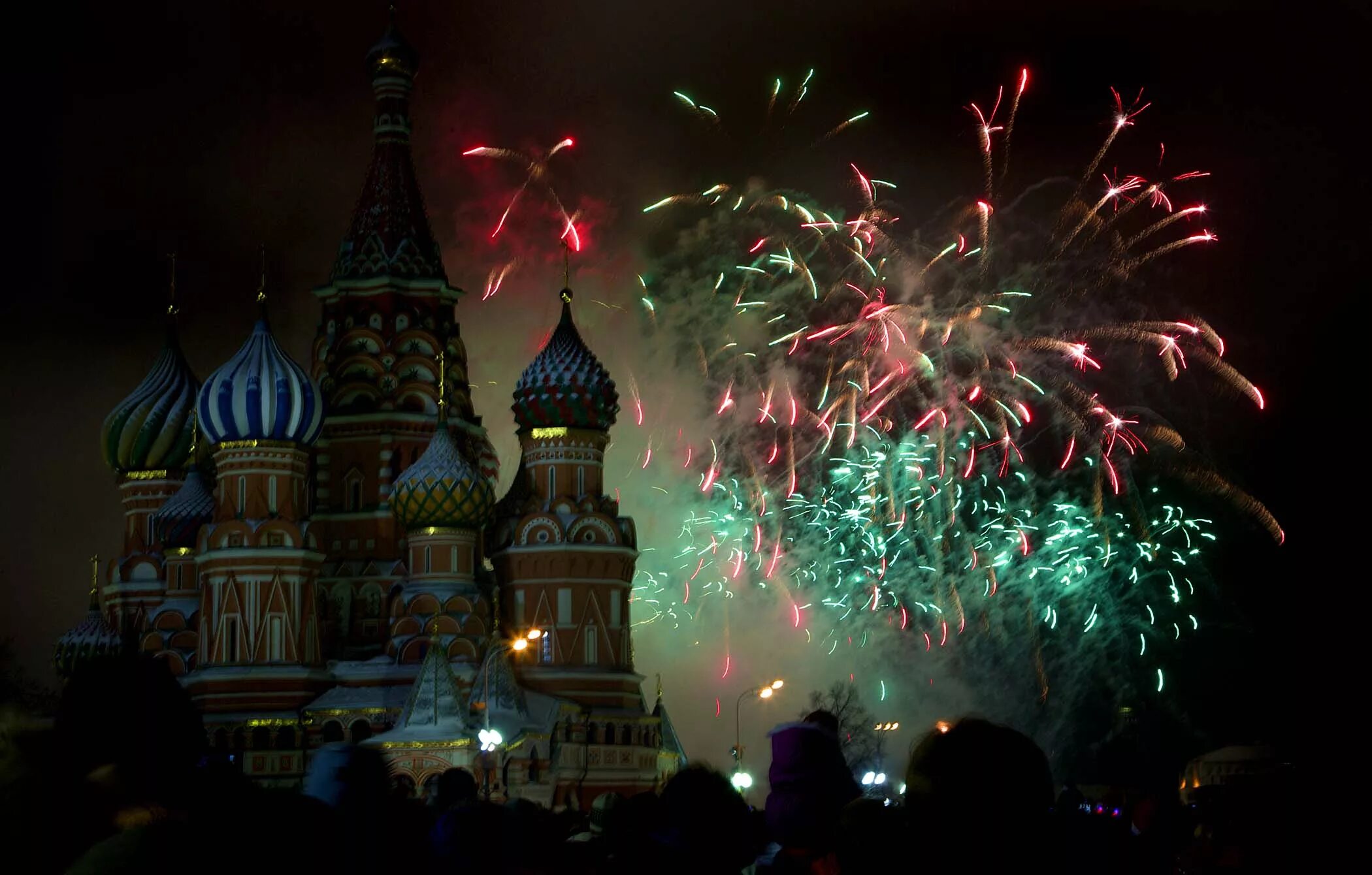 Новый год в россии 2017. Храм Василия Блаженного салют. Салют "новогодний". Новый год салют.