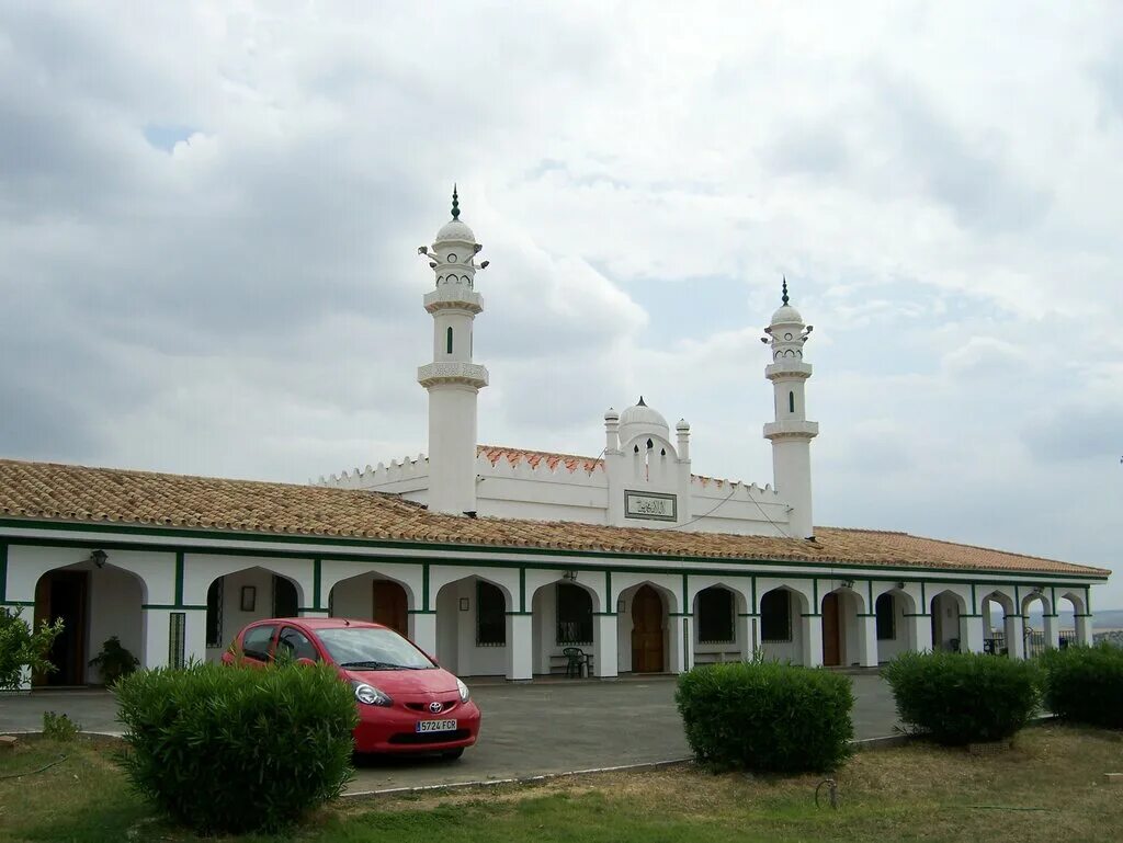 Фото мечите. Андалусия мечети. Аль Андалусия мечеть. Мечеть в Кордове. Мечеть в Гранаде.