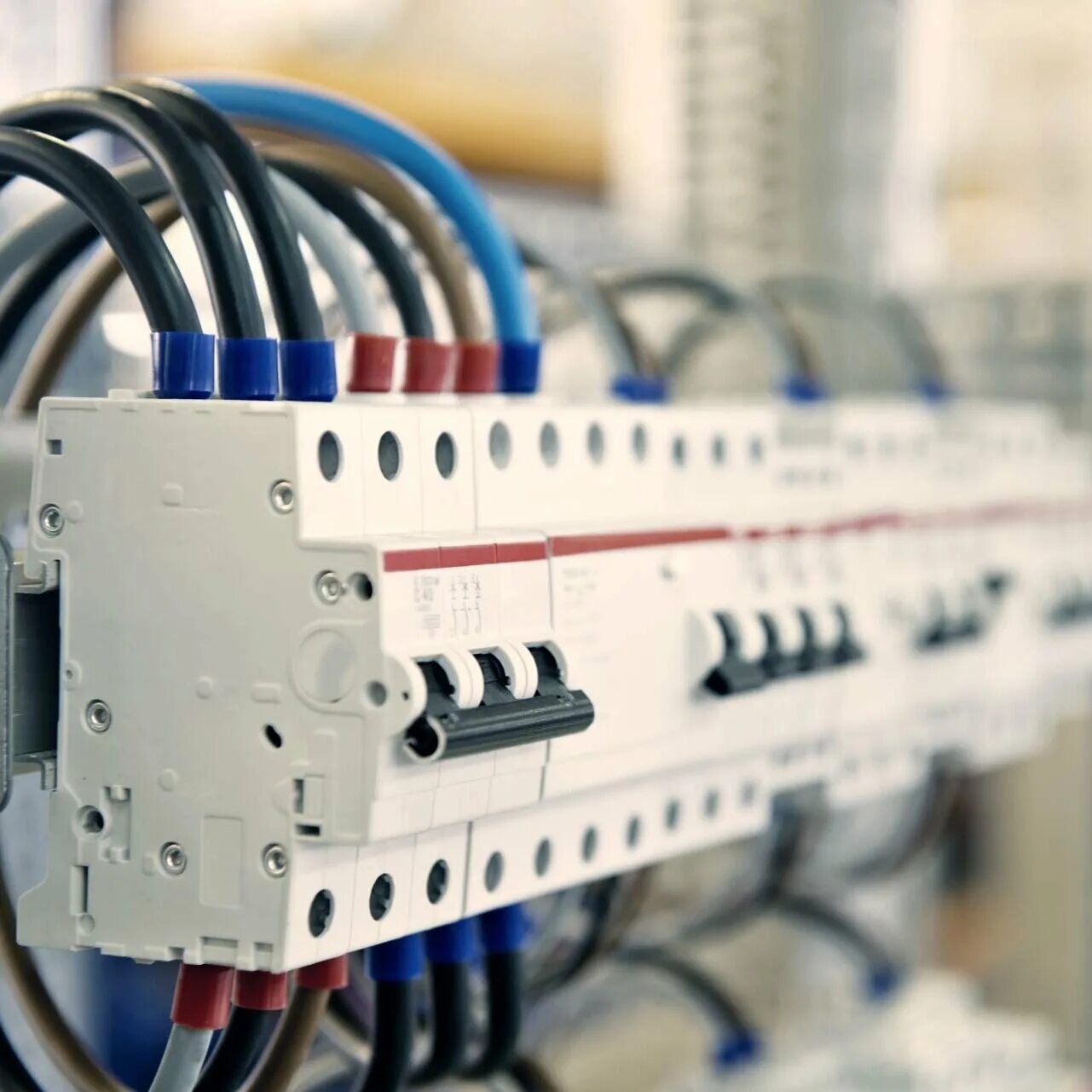 Электротехническое оборудование. Монтаж систем электроснабжения. Электротехника. Электротехническое и электронное оборудование. Электротехническая аппаратура.