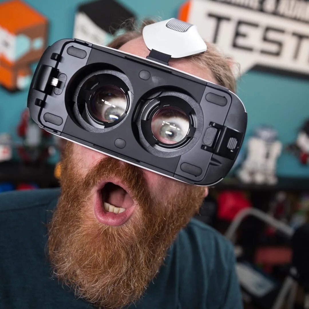 Новые очки игра. Очки виртуальной реальности. VR виртуальная реальность. Современные очки виртуальной реальности. Очки виртуальной реальности на человеке.