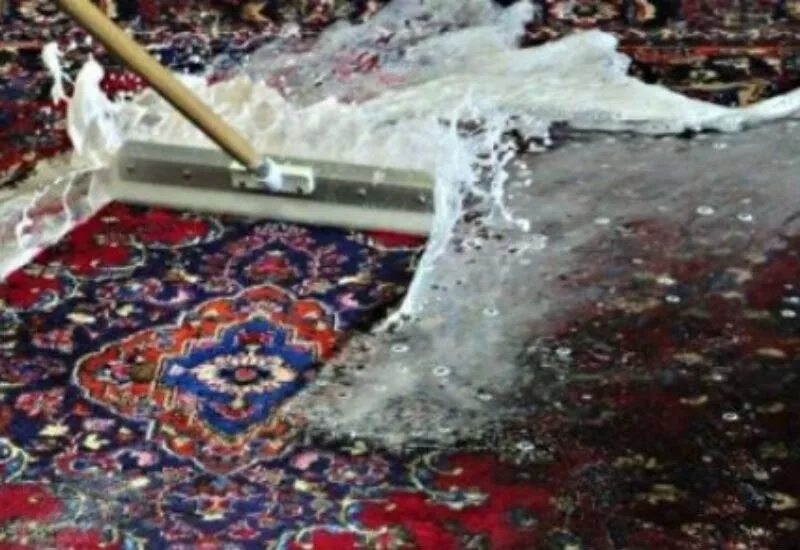 красим ковер. ковры с бирюзовым оттенком. свернутый ковер. покажи фото мокрый ковер. мокрый ковер.