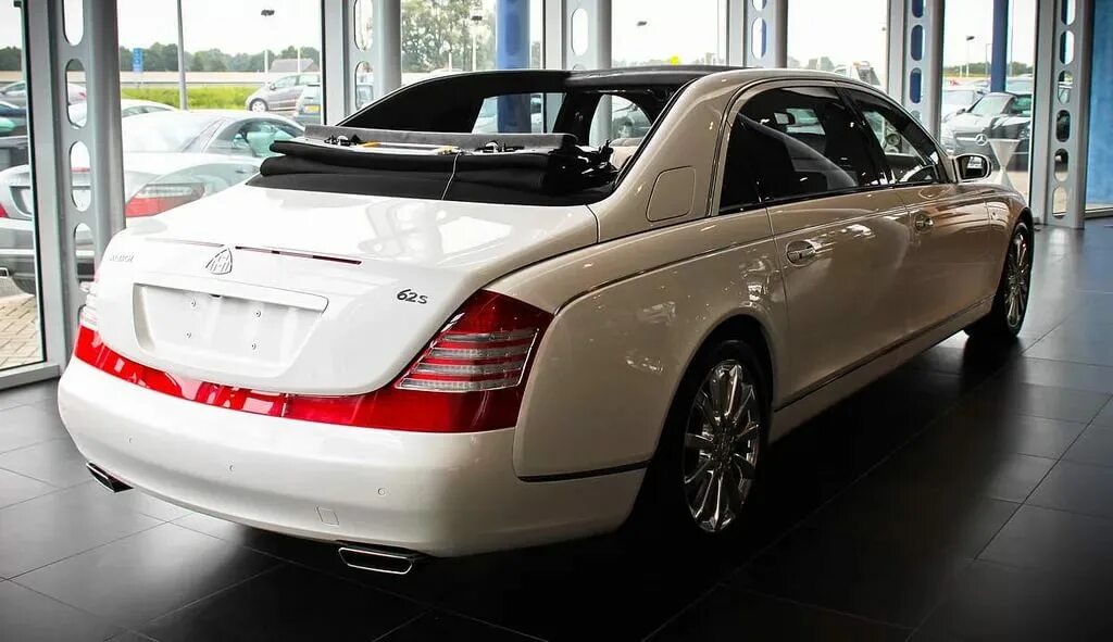 Maybach 57sc. Майбах крыша салон. Майбах стекло. Mercedes maybach pullman. Mercedes maybach 62 s landaulet.